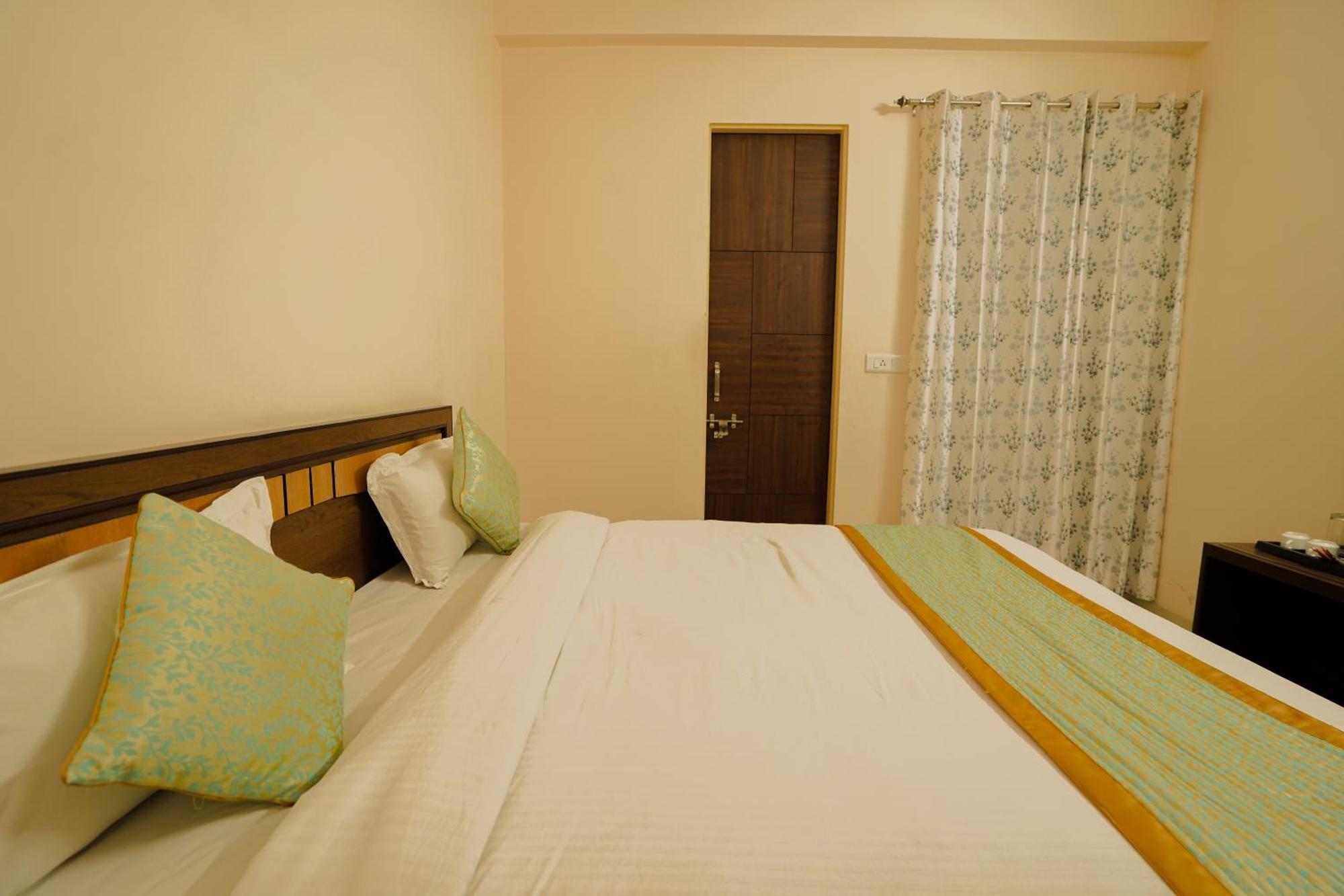 Hotel Cheelgadi Jaipur Buitenkant foto